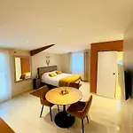 Les Chenes Verts Apartment *