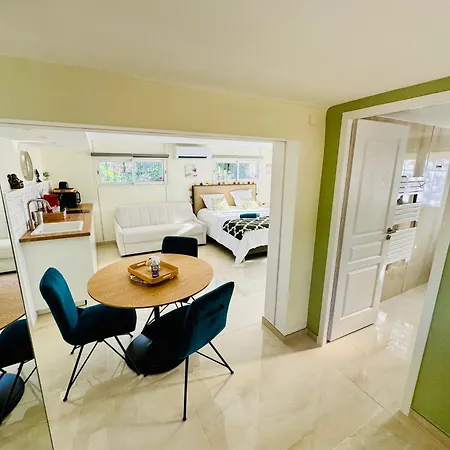 Les Chenes Verts Apartment *