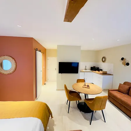 Les Chenes Verts Apartment