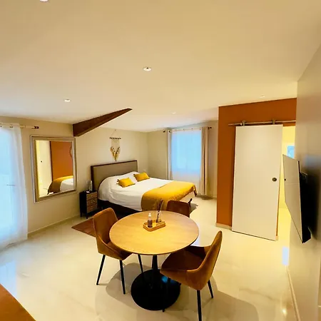 Les Chenes Verts Apartment *