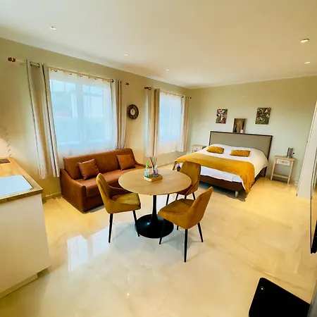 Les Chenes Verts Apartment *