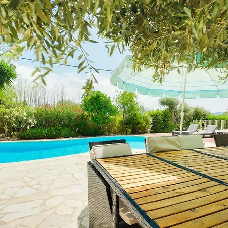 Les Chenes Verts 아파트